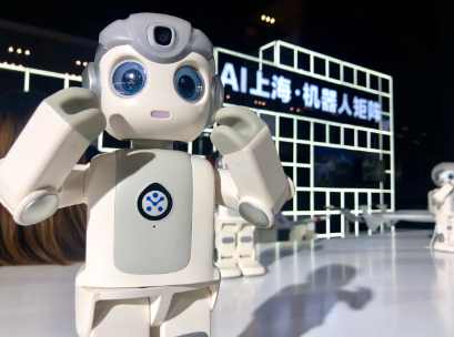 探讨AI机器人，关注如何引导人工智能的发展，让它更好地服务于人类社会的进步。