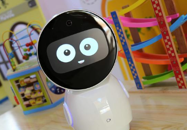 小忆机器人：未来已来，人工智能新时代的智慧伴侣